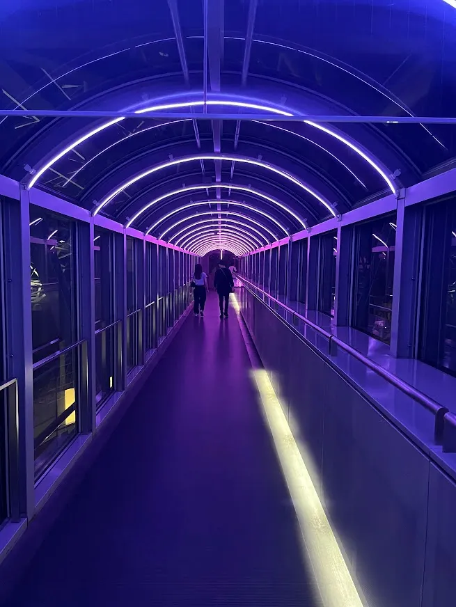 空中徑路，晚上來的話比白天更美