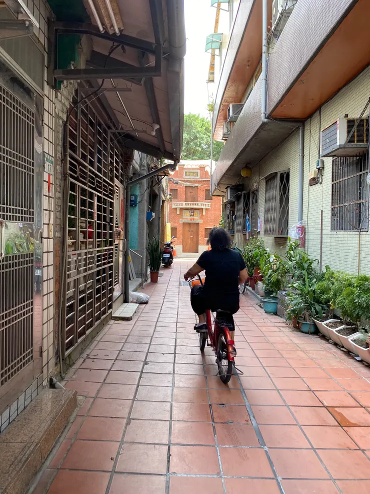 從前挑夫擔米,就是穿梭在這條巷弄。米市巷可是新莊好野人居住的地區