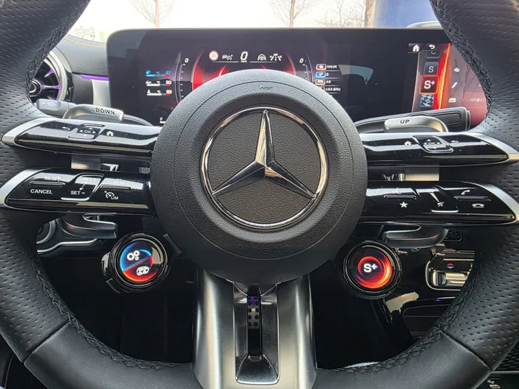 2025年式 Mercedes-AMG CLA45S 黑武士登場！韓規高配外匯車，黑車黑內、AMG蜻蜓方向盤、Burmester柏林之音音響，里程僅27,000km。性能與外型兼具的小鋼砲天花板，現正海運回台，卡位即可交車，想找CLA45S的你不能錯過！