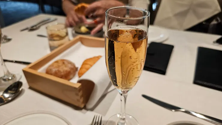 王品牛排的麵包有烤過超好吃!想吃還可以一直加點!氣泡飲也很讚!