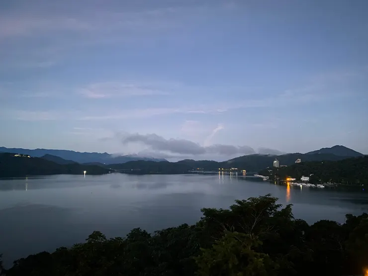 清晨五點的日月潭