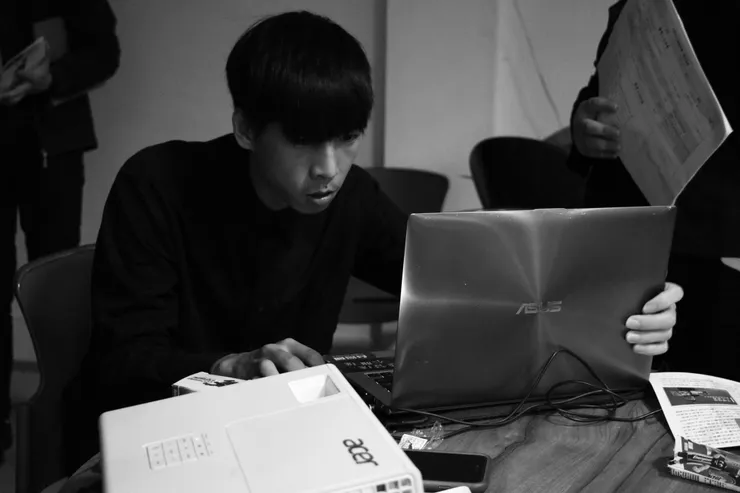 2019燭光聖誕，為響應香港反送中運動，邀請大家都穿黑色衣著。那年的心情也有點鬱悶，我記得禮拜結束後還崩潰跟碧容吵了一架。