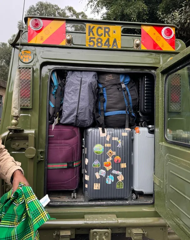 行李們要睡覺囉!!! 蓋上布的話，比較不會髒~但沙子很細，所以~~~還是會髒啦XD