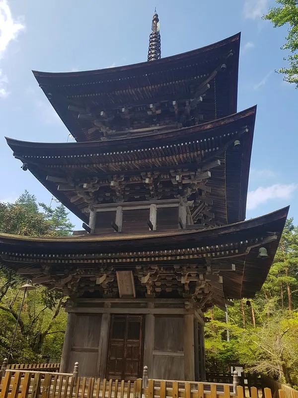 前山寺三重塔