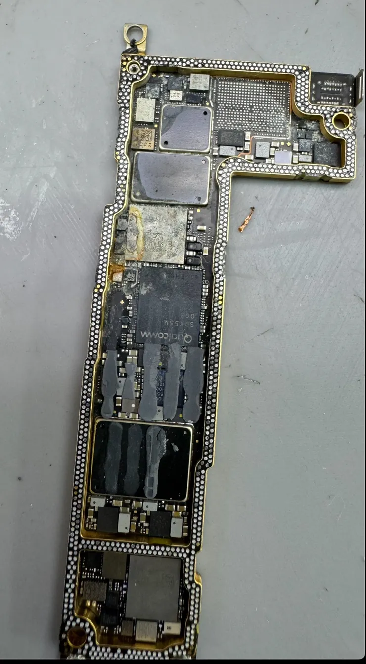 台中iPhone主機板維修,泡水修復救資料