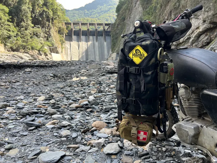 MAGFORCE 魔換-17"攻堅者