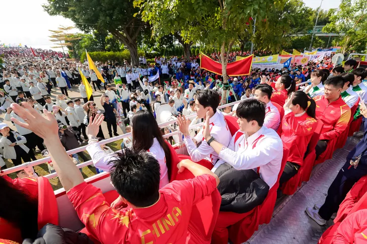 金牌運動員吸引大批參與者拍照