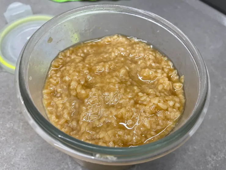 自製的鹽麴，約有3個月食用期。（作者拍攝）