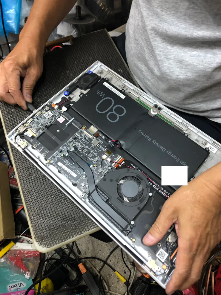 機器打開之後,沒看到明顯的水痕。