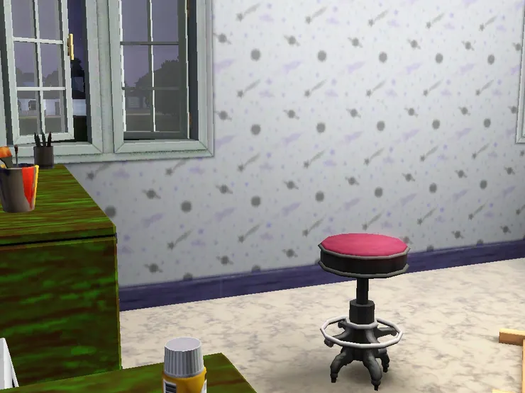 壁紙以淺紫為主色，帶點可愛的行星圖案，不想房內裝潢影響繪畫的視覺。