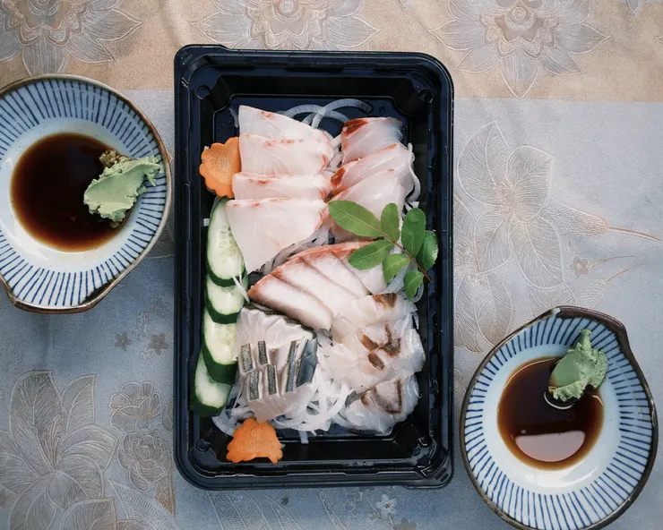 來澎湖絕對不能錯過生魚片，嘗試各種不同的魚種，非常過癮。我最喜歡的是土魠魚。