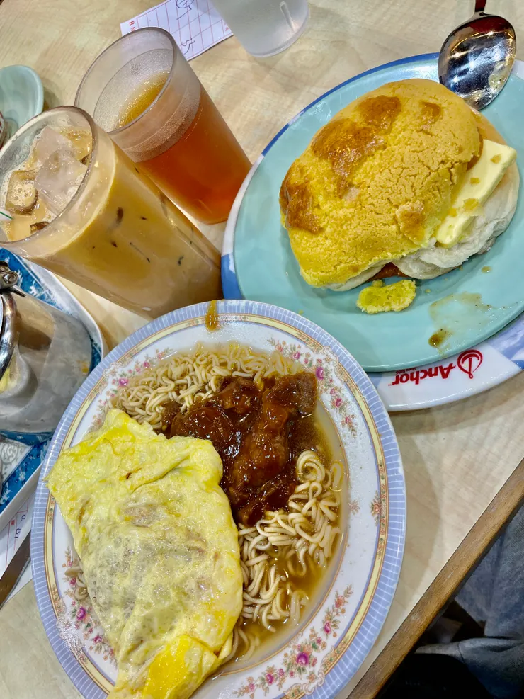 圖為我在香港最愛的華立茶餐廳早餐組合，而非文章中早餐本餐。
