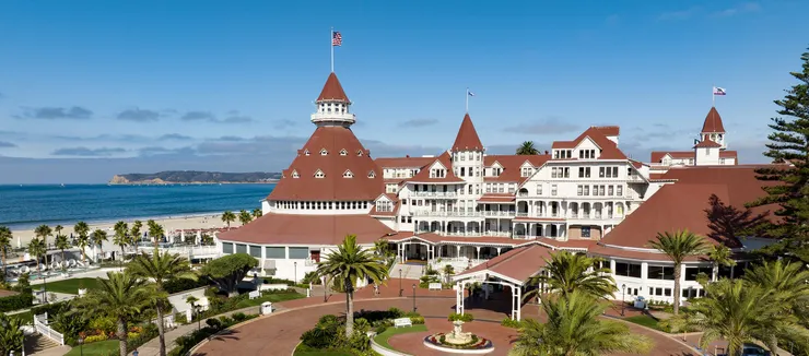 科羅納多飯店（Hotel del Coronado）是聖地牙哥著名的歷史地標之一，很適合拍照、散步。