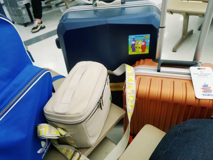 ＃我的家當：一大一小行李箱、一大背包、一小斜背包、兩台相機、一台筆電