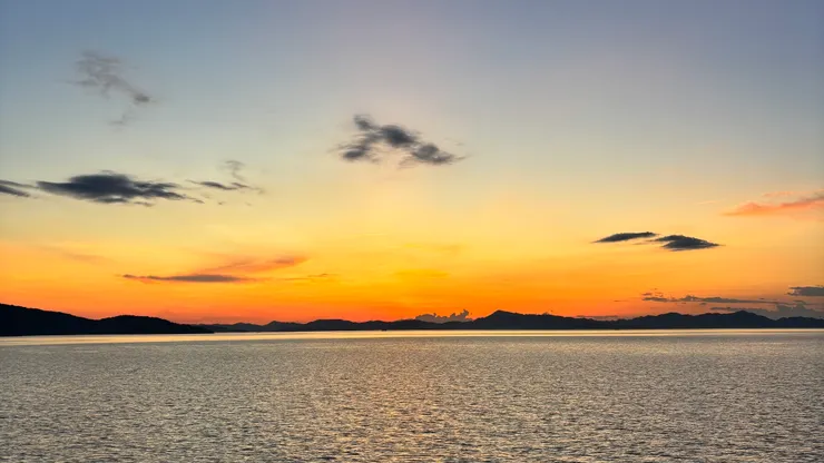 2025.08.21,在<小豆島~高松>渡輪上拍的夕陽