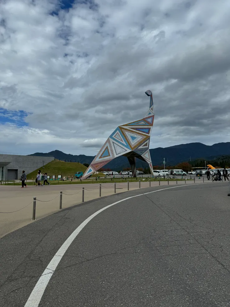 門口的巨大象徵