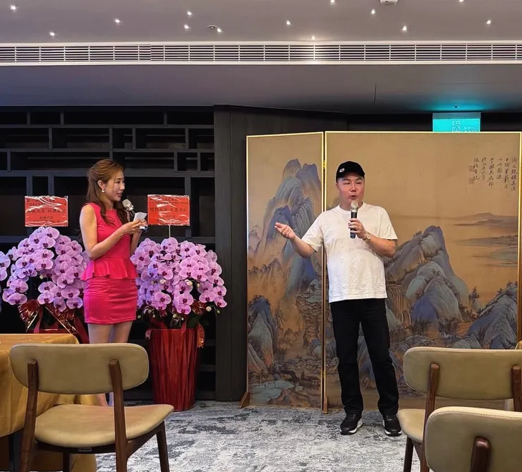 營建業巨頭「鉅鈜營造集團」總裁蕭羣今年創立夢想起飛，致力協助各方傳統產業進行AI轉型。(圖/夢想起飛集團提供)