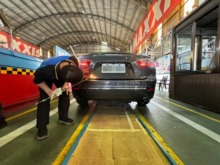 台南汽車驗車推薦【興泰汽車代驗廠】服務貼心，資深技師直接協助