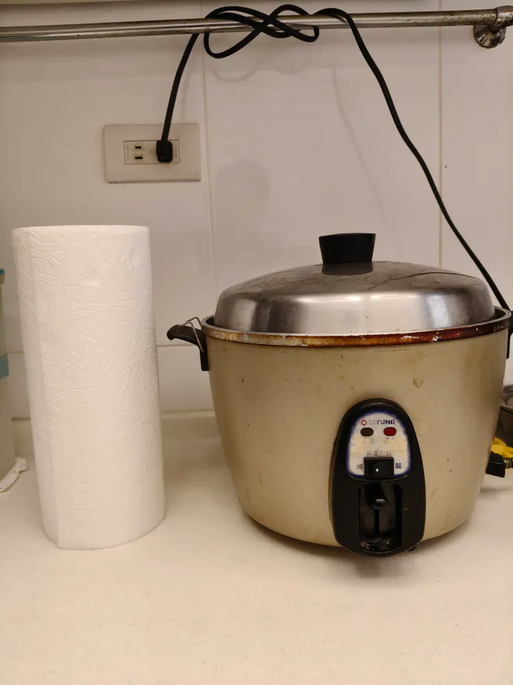 大同電鍋和廚房紙巾