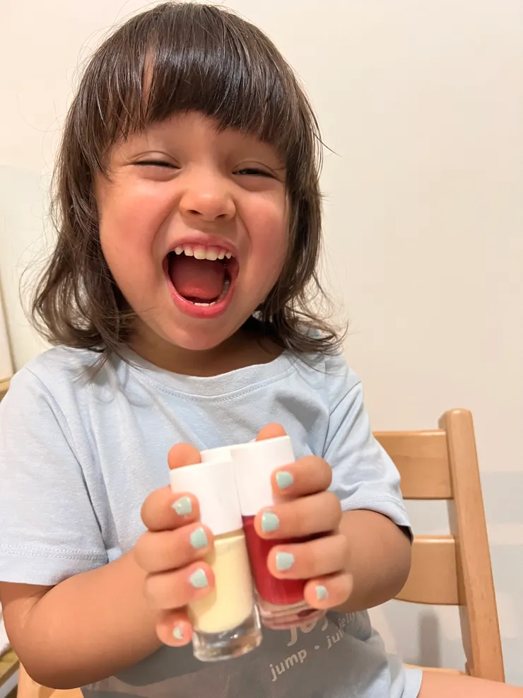 我和媽媽的指甲油