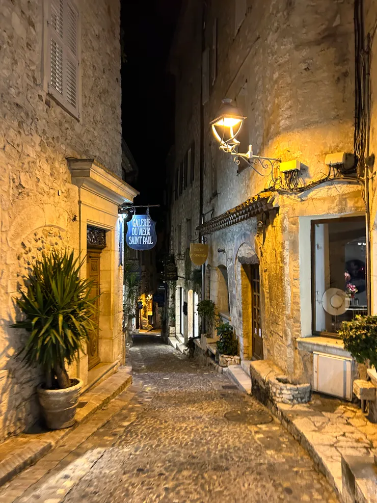 聖保羅德旺斯 (Saint-Paul de Vence) 古城夜晚 | photo by the author