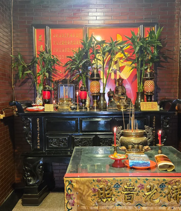 保元宮地藏菩薩殿供桌