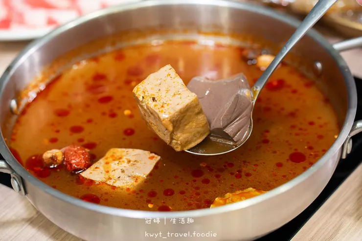 [台南親子友善餐廳]敝姓鍋台南海安店，龍蝦海陸套餐、過年限定內用年菜超澎湃，台南過年聚餐推薦，附最新菜單