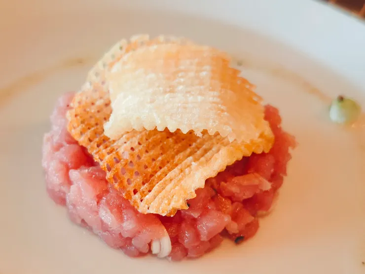 鮪魚韃靼或譯鮪魚塔塔