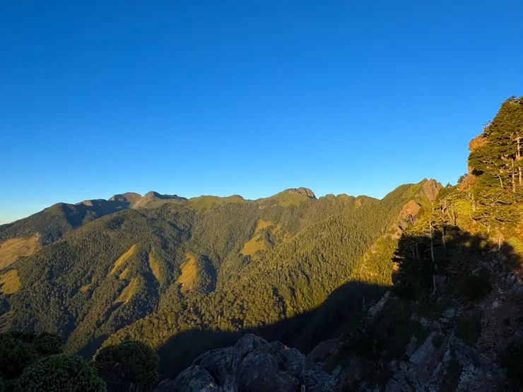 這就是1928年日籍登山家沼井鐵太郎提到的神聖稜線吔！🥰