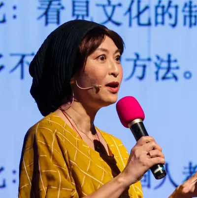 水面下的聲音｜張嘉容的戲劇療癒與生命觀察