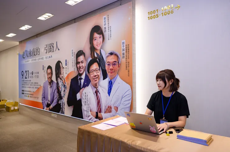 孟璇從頭到尾都坐在外面管帳幾乎沒聽到整場講座⋯⋯