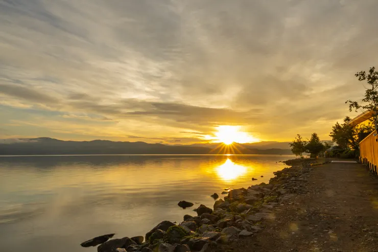 「未知」使人恐懼，但不多走那一哩路，永遠沒機會看見黎明。- 攝於日本北海道洞爺湖