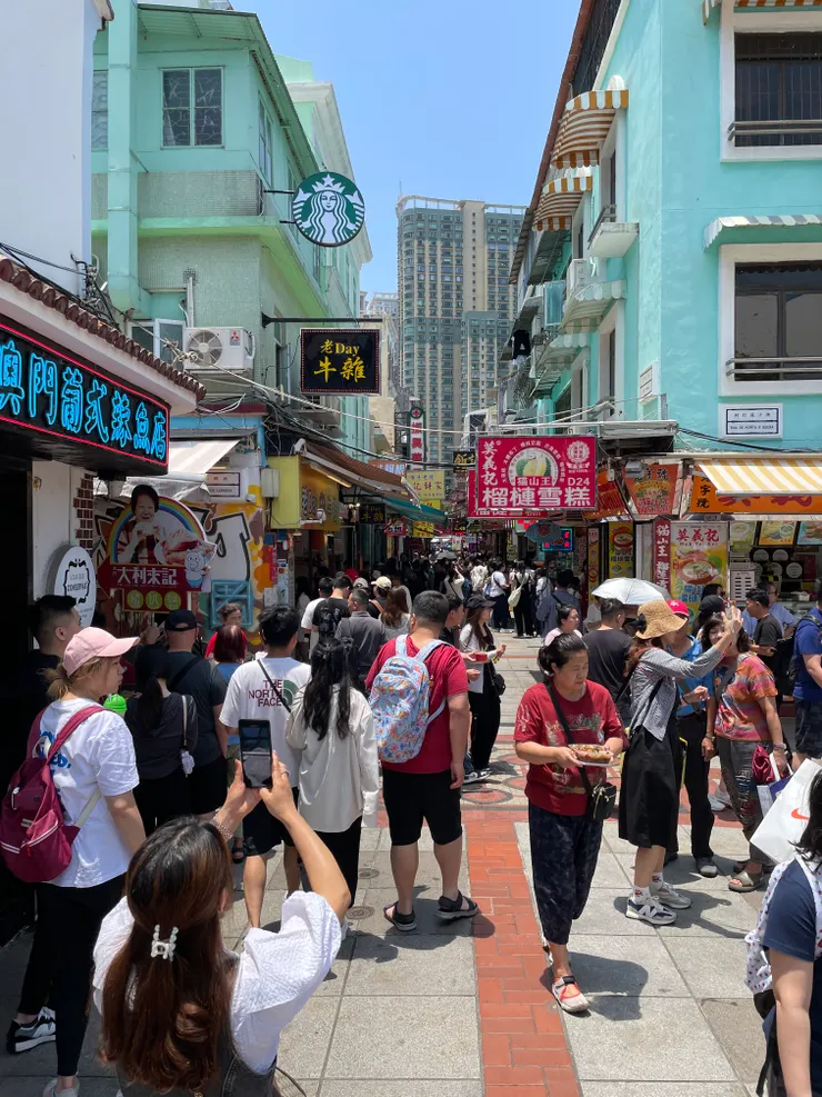 澳門知名觀光街~官也街。