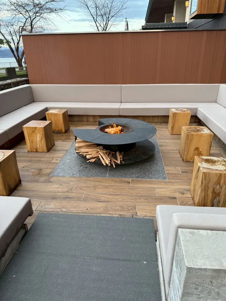 這裡什麼都清楚標示，也什麼都不用說出口。