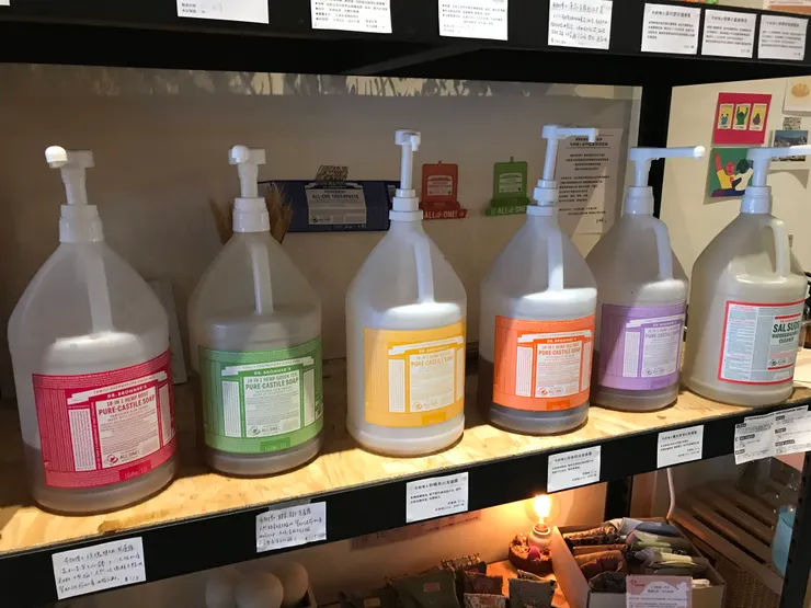 無包裝商店常見的布朗博士,也是成分友善環境的品牌。