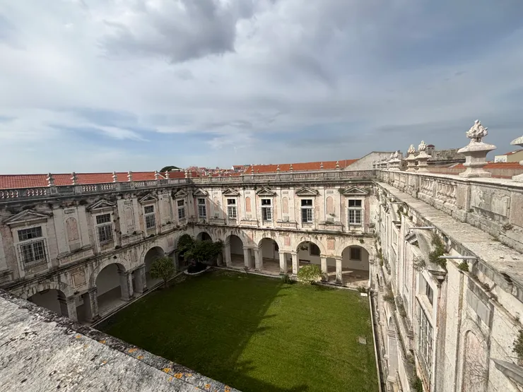 恩寵教堂的庭院