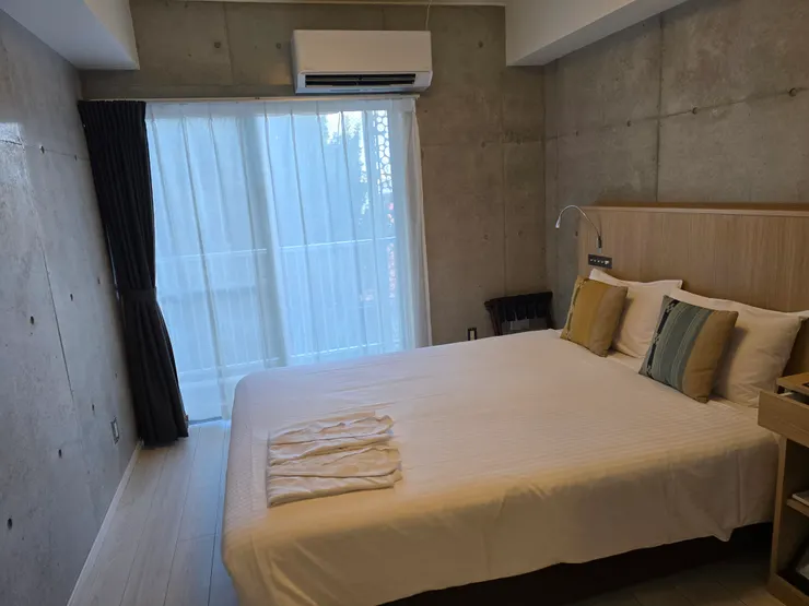 房間一如日本三星級酒店規格，規劃完善但對帶寶寶的家庭來說空間有點小。下次再來應該會選兩床房，有用餐桌椅