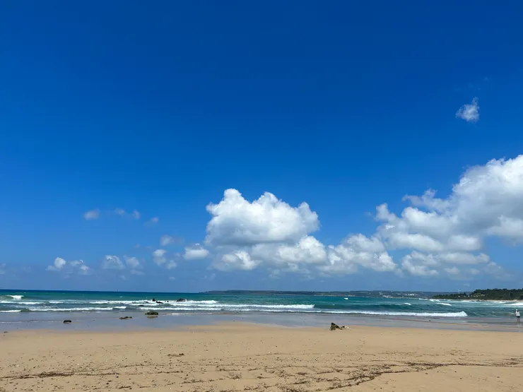 ⟨今天的浪顯得平靜一點⟩