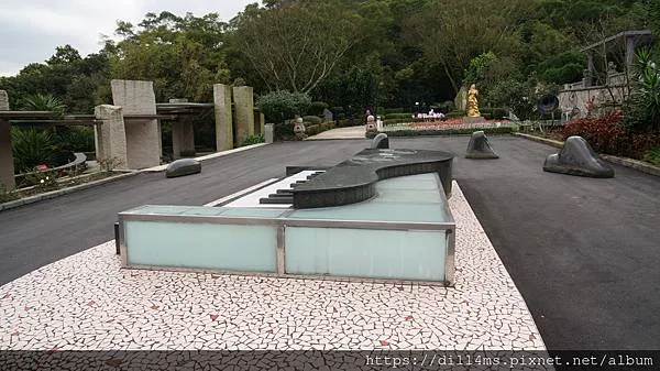 筠園入口處鋼琴