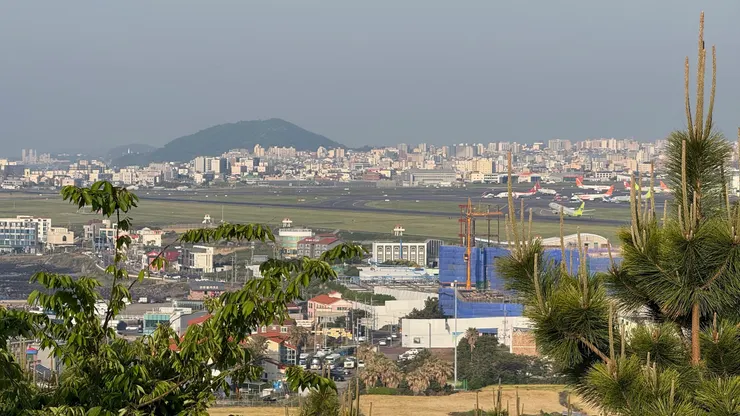 在道頭峰展望台看飛機起降