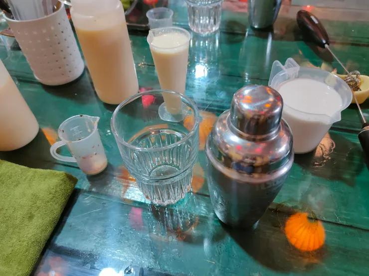 椰子咖啡只要把所有材料搖一搖就可以了