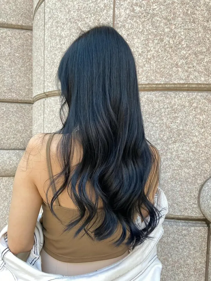 黑茶色有著光澤感滿分的高級髮質