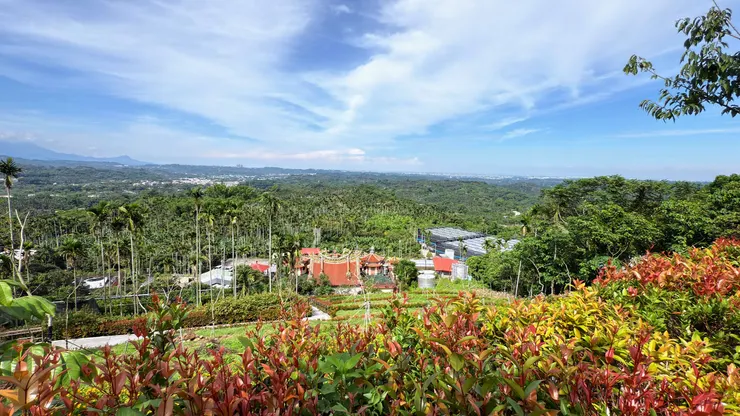 群山環繞中的「光祿廟」