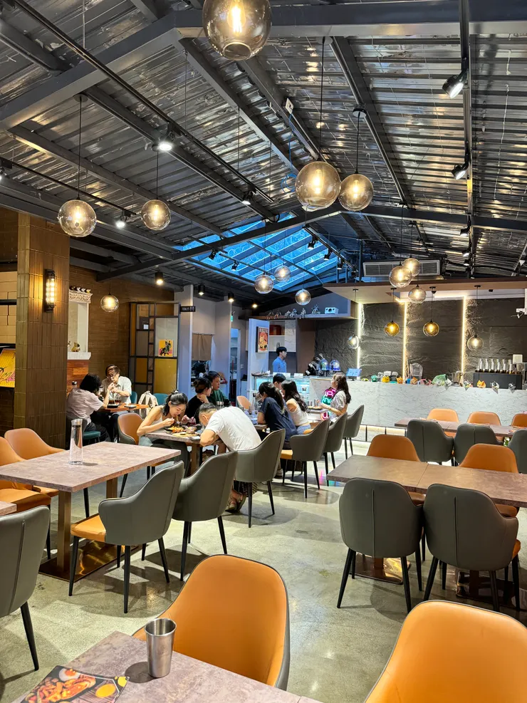 離峰時段仍有客人陸續進來用餐