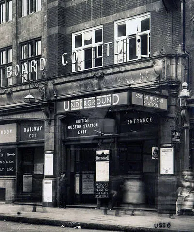 大英博物館地鐵站過去出入口的建築照片外觀，圖片來源：British Museum