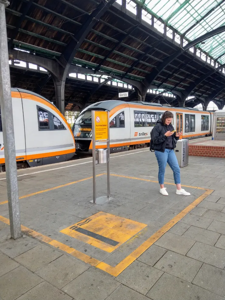 哥利茲車站月台的吸煙區（敵不動我動？