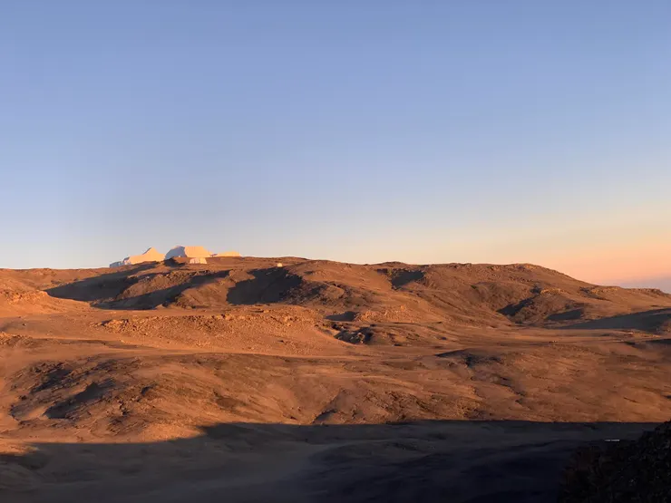 遠處的冰山，只能用壯麗來形容