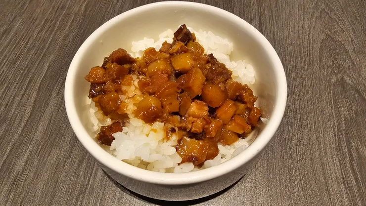 滷肉飯也超好吃!有滷肉飯我就給過!