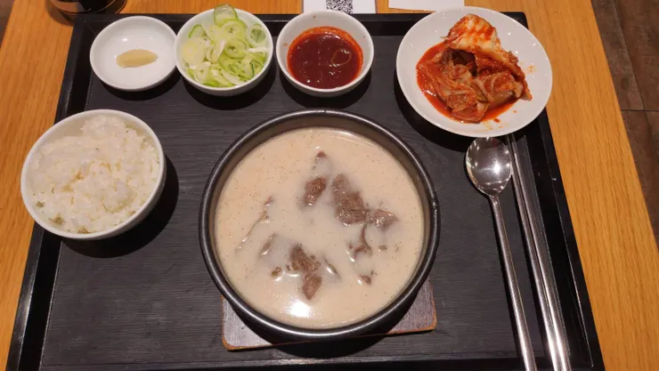 地下街美食-牛骨湯