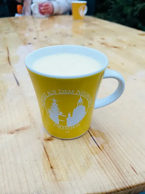 【吃喝在德國】冬日暖心酒精飲品—蛋酒 Eierpunsch